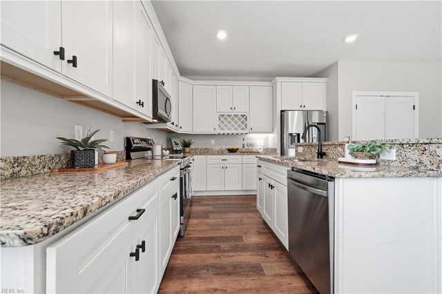 1924 Land Of Promise RD, Chesapeake, VA 23322