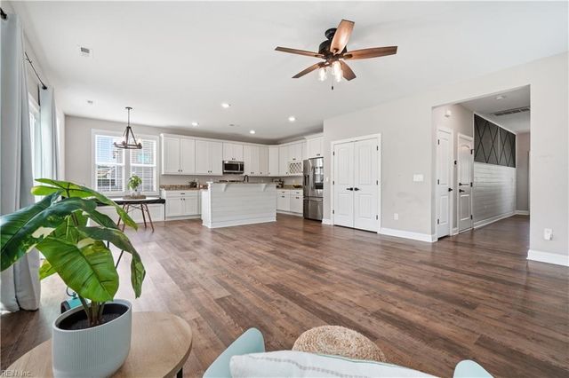 1924 Land Of Promise RD, Chesapeake, VA 23322
