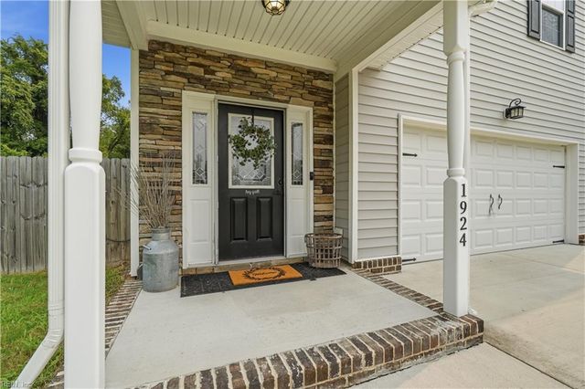 1924 Land Of Promise RD, Chesapeake, VA 23322