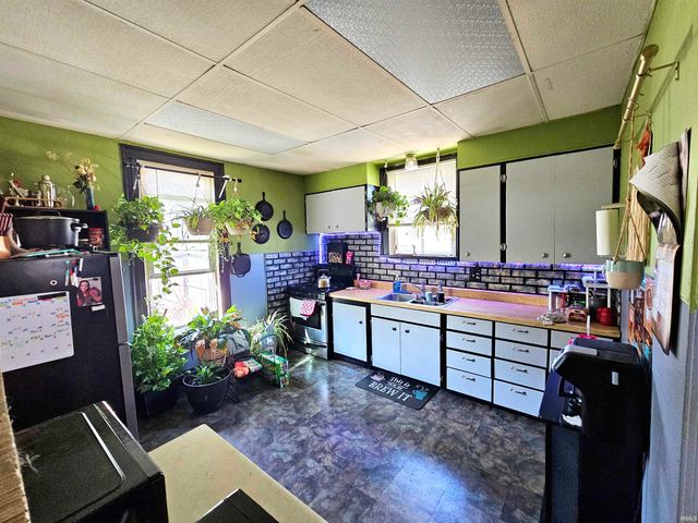 901 S Van Buren Street, Auburn, IN 46706