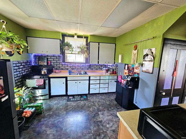 901 S Van Buren Street, Auburn, IN 46706