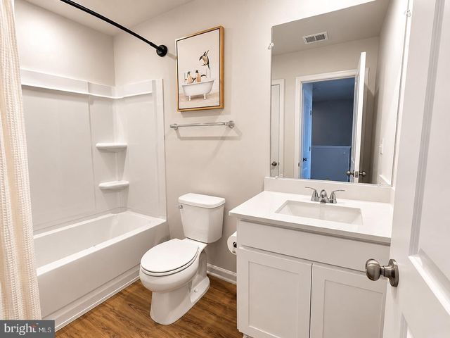 33 APOLLO RD, Charles Town, WV 25414