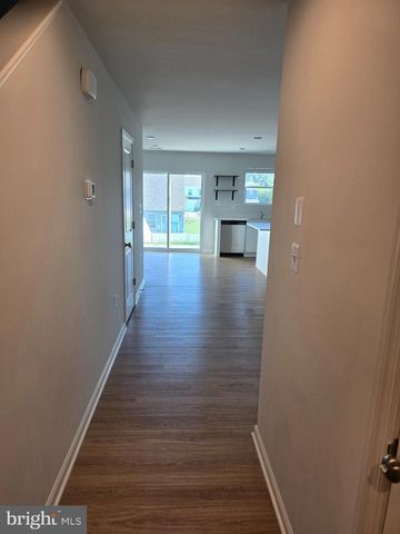 33 APOLLO RD, Charles Town, WV 25414