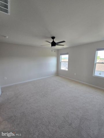 33 APOLLO RD, Charles Town, WV 25414