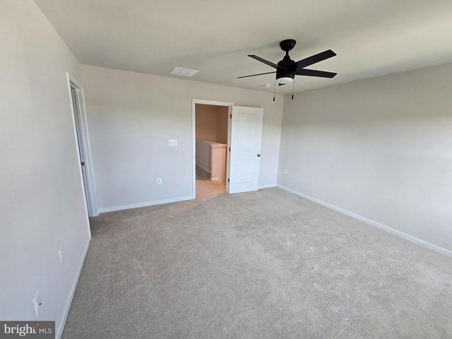 33 APOLLO RD, Charles Town, WV 25414