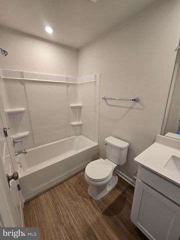 33 APOLLO RD, Charles Town, WV 25414