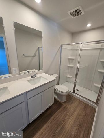 33 APOLLO RD, Charles Town, WV 25414