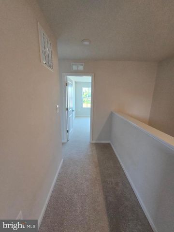 33 APOLLO RD, Charles Town, WV 25414