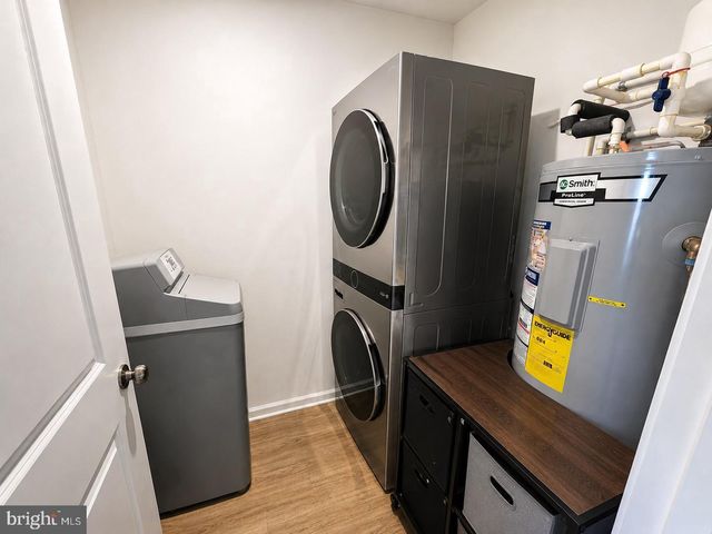 33 APOLLO RD, Charles Town, WV 25414