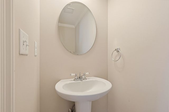 1362 Great Plain Ave 1, Needham, MA 02492