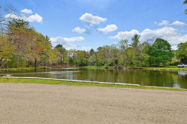 1362 Great Plain Ave 1, Needham, MA 02492