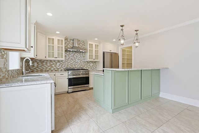 1362 Great Plain Ave 1, Needham, MA 02492
