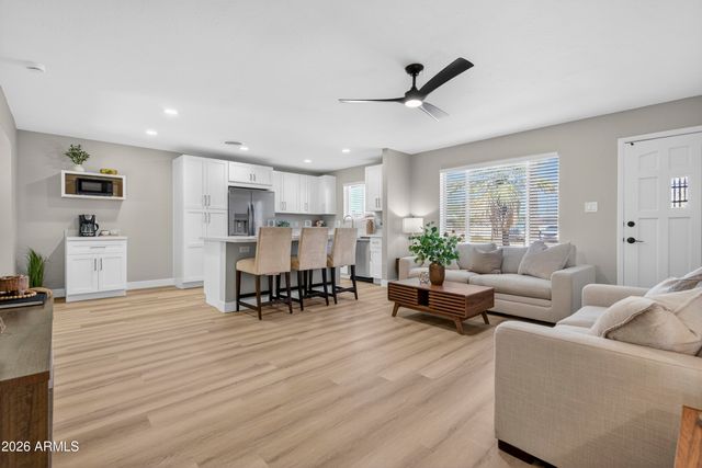 1609 W CAPRI Avenue, Mesa, AZ 85202