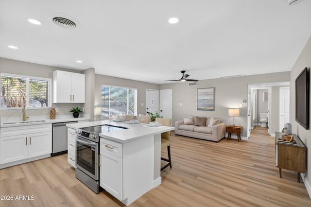 1609 W CAPRI Avenue, Mesa, AZ 85202