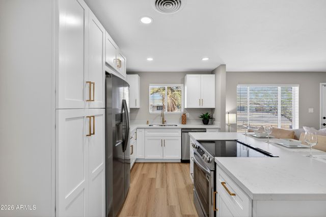 1609 W CAPRI Avenue, Mesa, AZ 85202