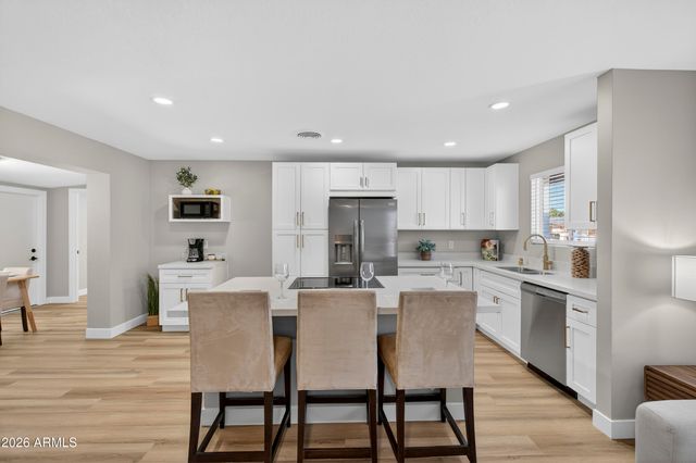 1609 W CAPRI Avenue, Mesa, AZ 85202