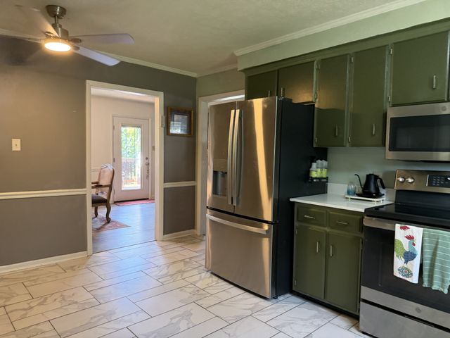 5042 Creekside Dr, Murfreesboro, TN 37128