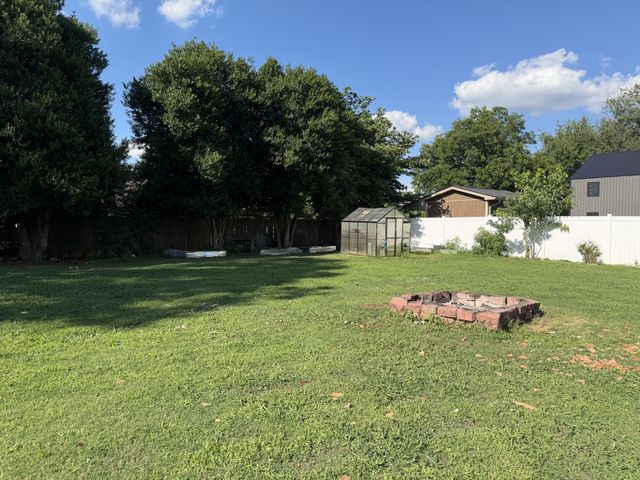 5042 Creekside Dr, Murfreesboro, TN 37128