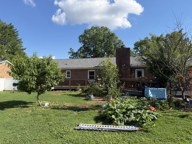 5042 Creekside Dr, Murfreesboro, TN 37128