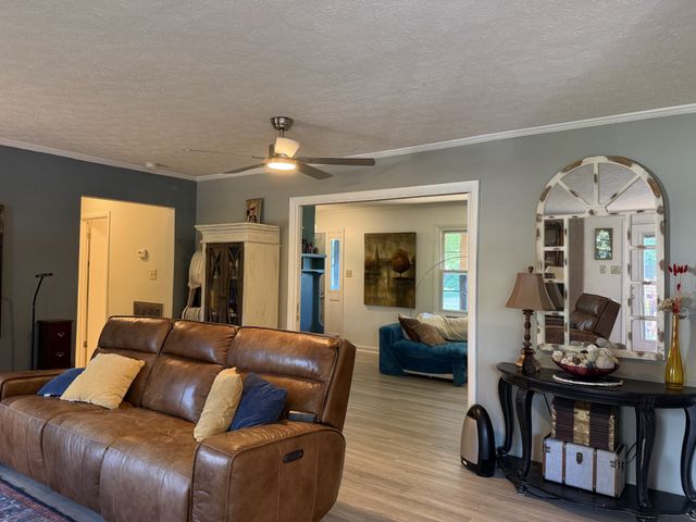 5042 Creekside Dr, Murfreesboro, TN 37128