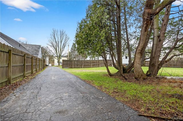 420 Highland Ave, Dewitt, NY 13057