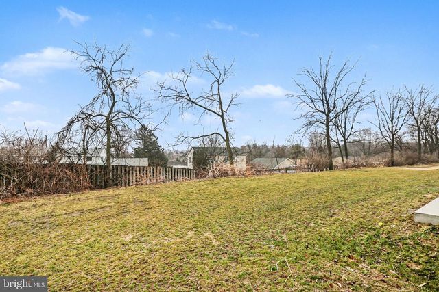 7867 OAK BROOK DR, Harrisburg, PA 17112