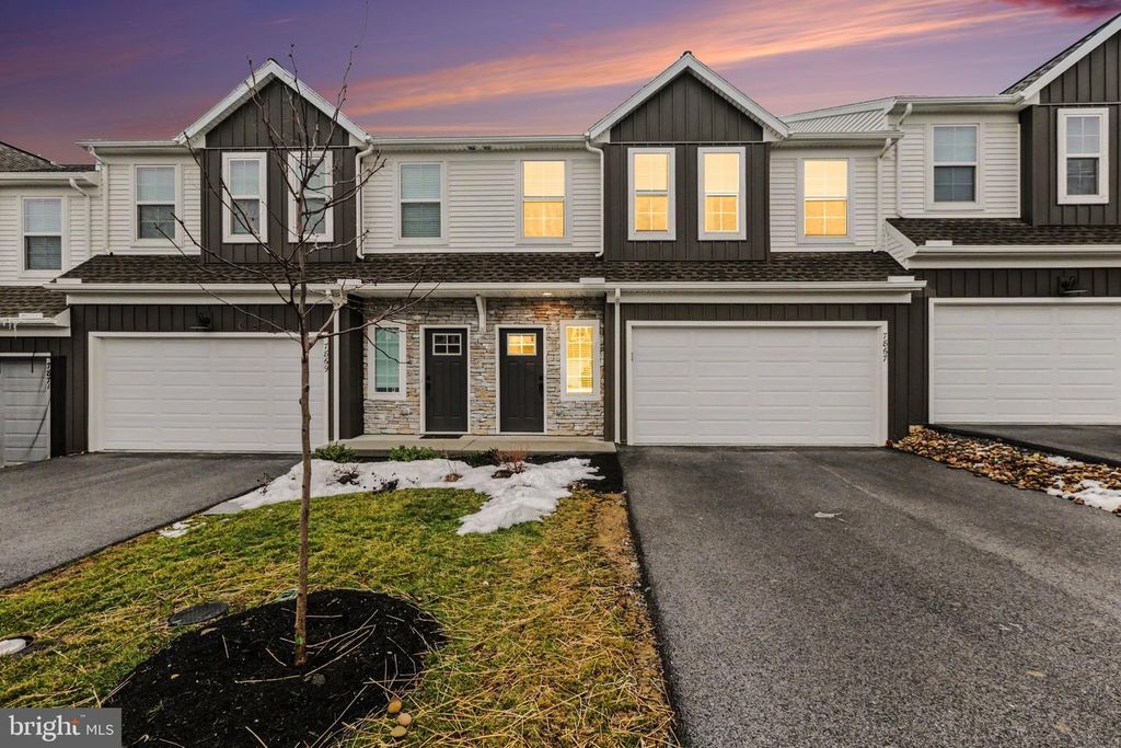 7867 OAK BROOK DR, Harrisburg, PA 17112