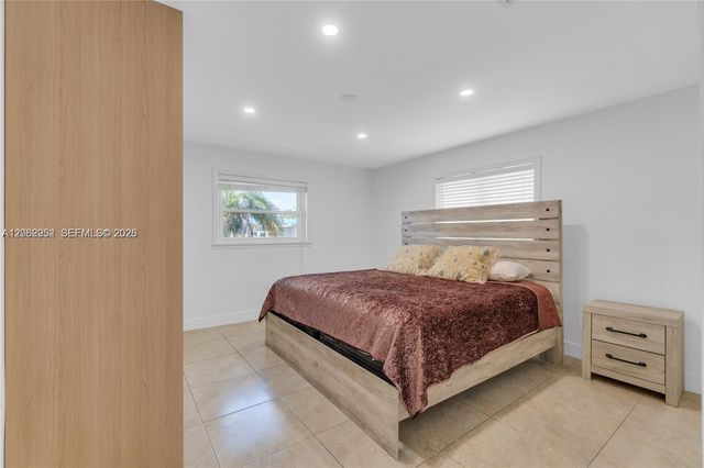 806 NE 4th St ., Hallandale Beach, FL 33009