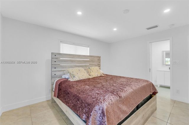 806 NE 4th St ., Hallandale Beach, FL 33009