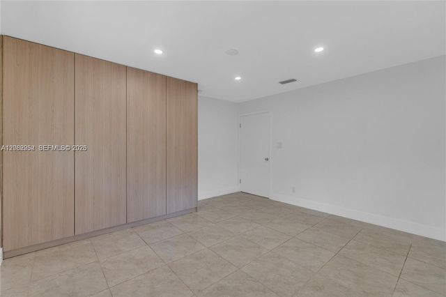 806 NE 4th St ., Hallandale Beach, FL 33009