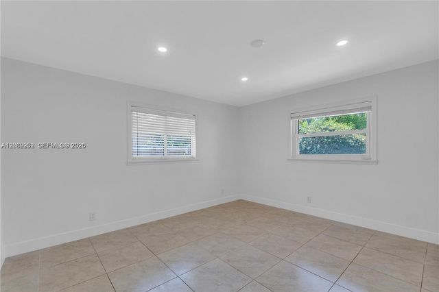 806 NE 4th St ., Hallandale Beach, FL 33009