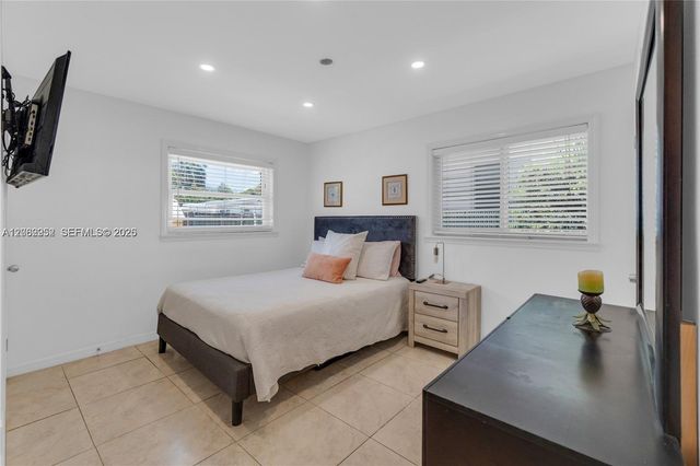 806 NE 4th St ., Hallandale Beach, FL 33009