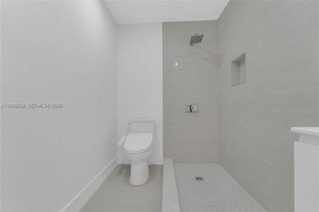 806 NE 4th St ., Hallandale Beach, FL 33009