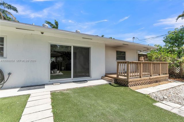806 NE 4th St ., Hallandale Beach, FL 33009