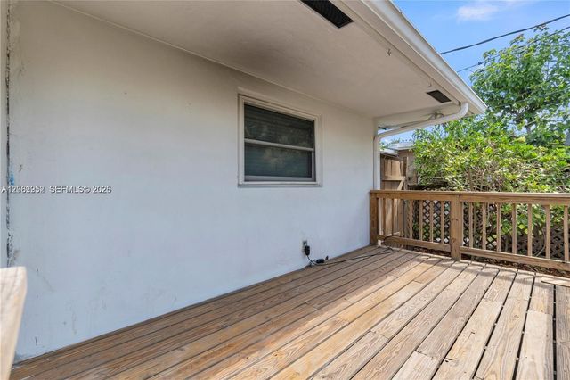 806 NE 4th St ., Hallandale Beach, FL 33009