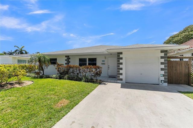 806 NE 4th St ., Hallandale Beach, FL 33009