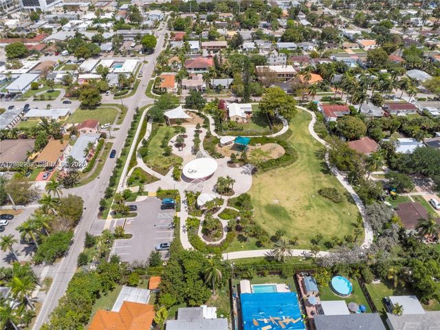 806 NE 4th St ., Hallandale Beach, FL 33009