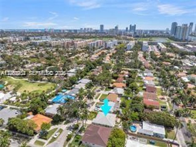 806 NE 4th St ., Hallandale Beach, FL 33009