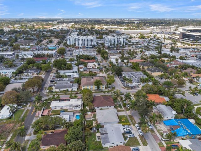 806 NE 4th St ., Hallandale Beach, FL 33009