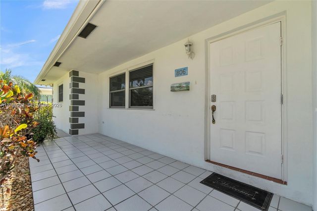 806 NE 4th St ., Hallandale Beach, FL 33009