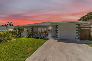 806 NE 4th St ., Hallandale Beach, FL 33009