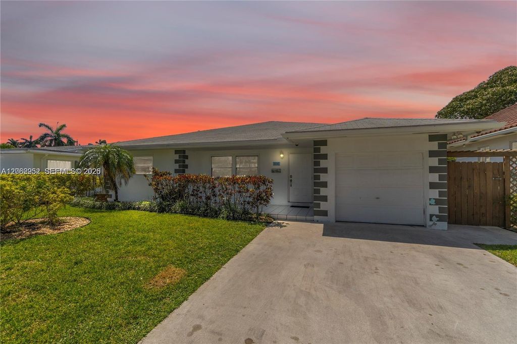 806 NE 4th St ., Hallandale Beach, FL 33009