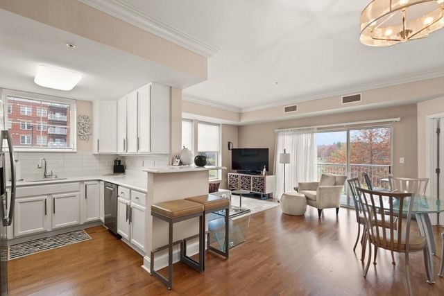 38 Village 201, Middleton, MA 01949