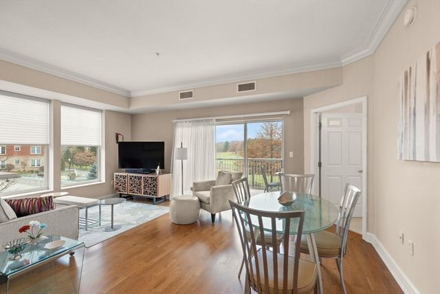 38 Village 201, Middleton, MA 01949