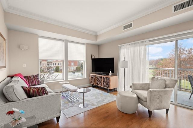 38 Village 201, Middleton, MA 01949