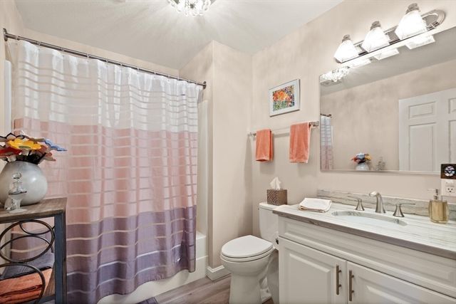 38 Village 201, Middleton, MA 01949