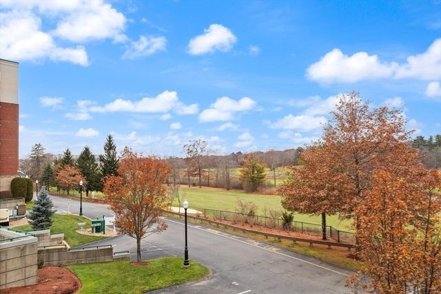 38 Village 201, Middleton, MA 01949