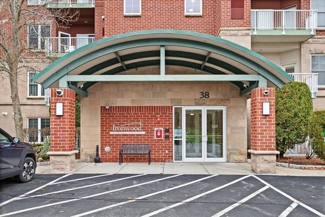 38 Village 201, Middleton, MA 01949