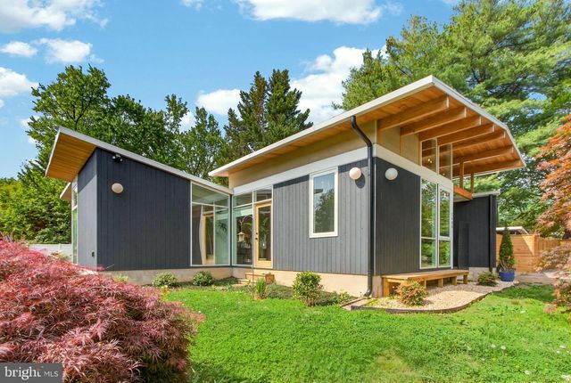 7905 SYCAMORE DR, Falls Church, VA 22042
