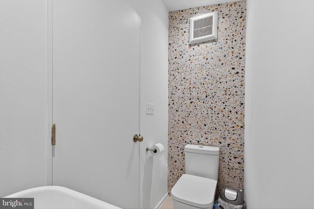 7905 SYCAMORE DR, Falls Church, VA 22042